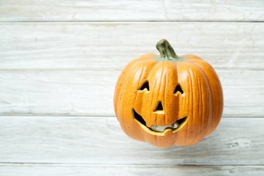 Cadılar Bayramı festival kabak Jack O fener Beyaz ahşap zemin üzerinde