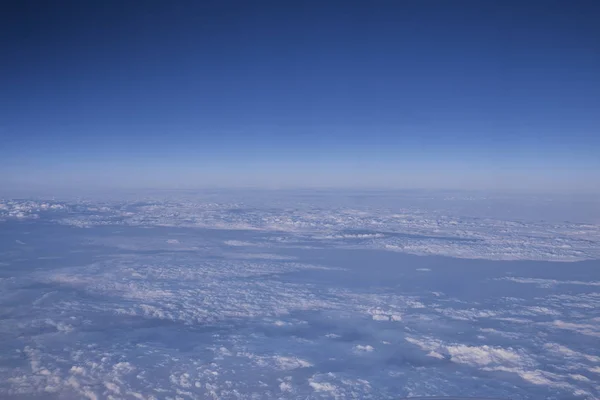 Letecký Pohled Krajinu Proti Modré Obloze Letadla — Stock fotografie