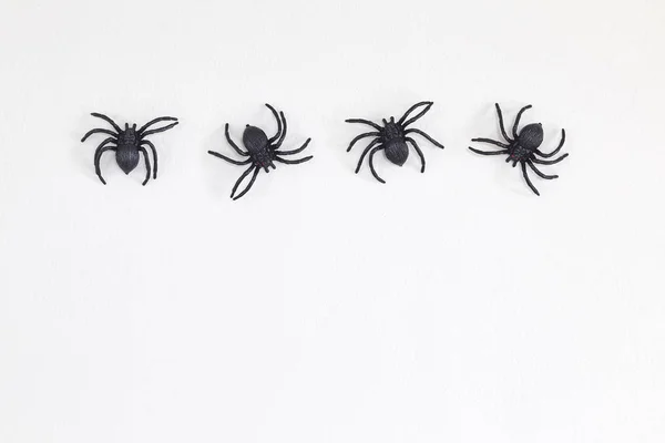 Grandes Aranhas Brinquedo Preto Uma Parede Fundo Branco Para Halloween — Fotografia de Stock