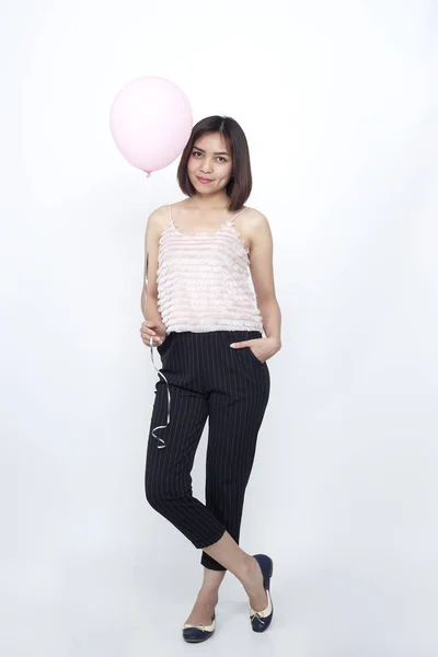 Jovens Asiáticos Mulher Com Balão Rosa Sobre Fundo Branco Conceito — Fotografia de Stock