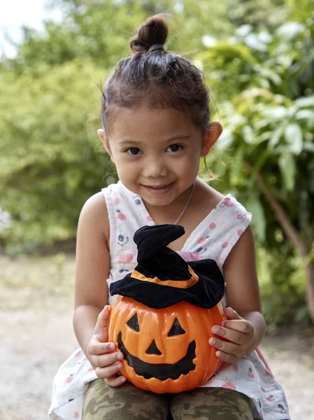 Felice Bambina Asiatica Costume Halloween Con Zucca Jack Spuntare Trattare — Foto Stock