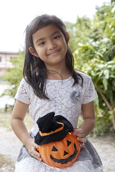 Felice Bambina Asiatica Costume Halloween Con Zucca Jack Spuntare Trattare — Foto Stock