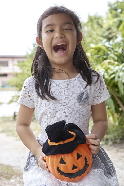 Felice Bambina Asiatica Costume Halloween Con Zucca Jack Spuntare Trattare — Foto Stock