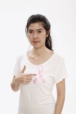 Asyalı kadın mutluluk meme kanseri bilinçlendirme portre gülümseyen