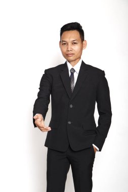 Elini, sunan yakışıklı Asya genç iş adamı el sıkışma