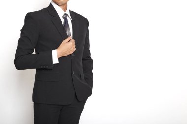 Beyaz arka plan üzerinde yakışıklı Asya genç iş adamı, kavram adanmış