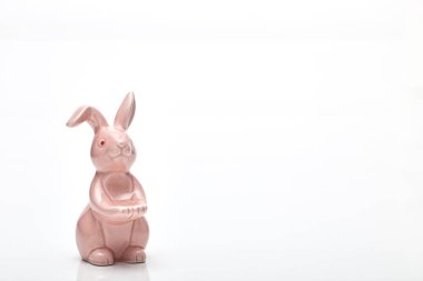 Mutlu Paskalyalar. Kutlama Paskalya arka plan. Yumurta ve beyaz arka plan üzerinde pembe tavşan