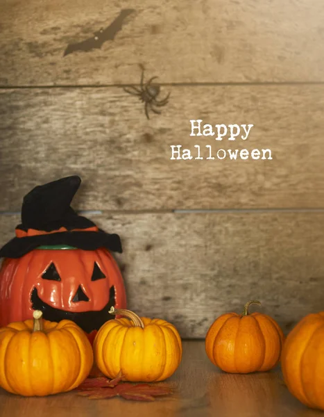 Bodegón Vacaciones Con Calabazas Texto Feliz Halloween Jack Linternas Tablero —  Fotos de Stock