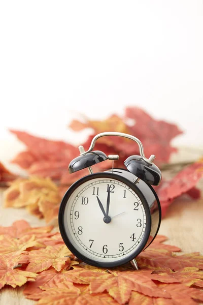 Φως Της Ημέρας Εξοικονόμηση Χρόνου Έννοια Ώρα Για Φθινόπωρο Ρολόι — Φωτογραφία Αρχείου