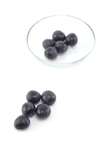 Winogrona Czarny Fioletowy Białym Tle — Zdjęcie stockowe