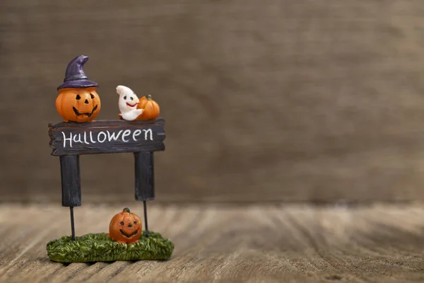 Kreative Komposition Für Halloween Kürbisspielzeug Dekoration Auf Holztischhintergrund Urlaubsideen Für — Stockfoto