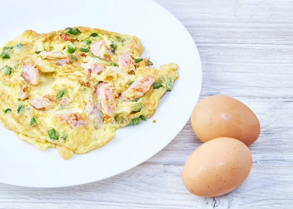 Omelett Omelette Rührei Chili Würzig Mit Schweinefleisch Einem Teller Auf — Stockfoto