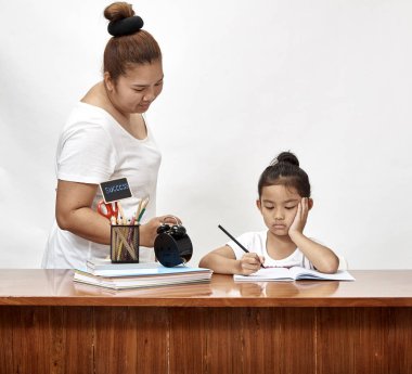 Mon ve kız çocuk, ödev Tay ev. Alan tasarımı için