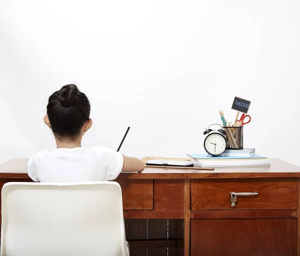 Vista Trasera Chica Asiática Trabajando Casa Luz Espaciosa Ideas Educativas —  Fotos de Stock