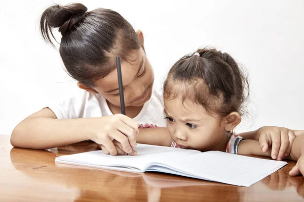 Kind Meisje Thai Huiswerk — Stockfoto