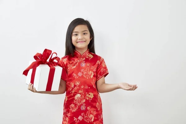 Китайська Дівчина Восьмирічної Дівчинки Китайський Новий Рік 2019 Подарунковій Коробці — стокове фото