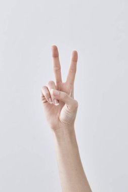 İzole üzerinde beyaz arka plan tutan boş el