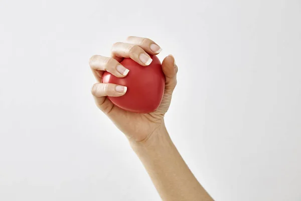 Primer Plano Las Manos Mujer Con Forma Corazón Rojo Las — Foto de Stock