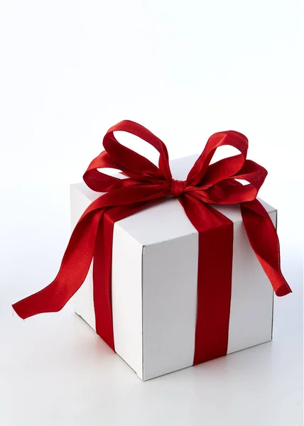 Przestrzeń Red Bow Gift Box Projektowania Światło Białe Koncepcją Święta — Zdjęcie stockowe
