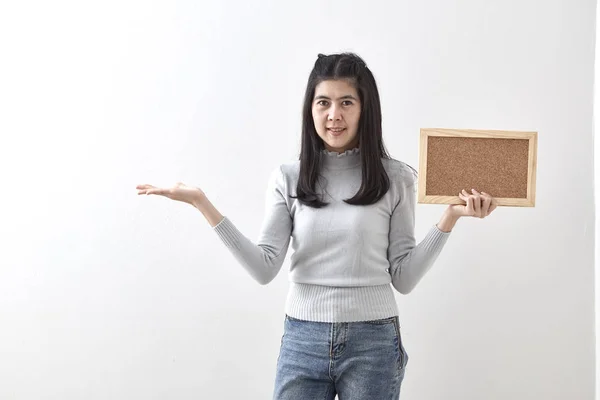 Closeup Aziatische Vrouw Met Kurk Boord Hand Met Een Idee — Stockfoto