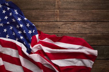Amerikan bayrağı eski rustik ahşap tahta üzerinde. Tasarım kavramı önemli gün Amerika boş alan