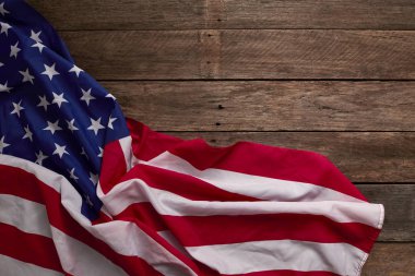 Amerikan bayrağı eski rustik ahşap tahta üzerinde. Tasarım kavramı önemli gün Amerika boş alan