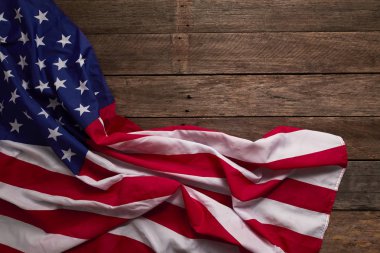Amerikan bayrağı eski rustik ahşap tahta üzerinde. Tasarım kavramı önemli gün Amerika boş alan