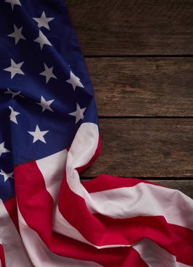 Amerikan bayrağı eski rustik ahşap tahta üzerinde. Tasarım kavramı önemli gün Amerika boş alan