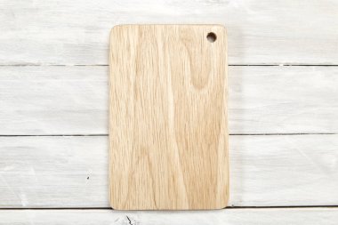 Kesme tahtası üstten görünüm ahşap arka plan beyaz ahşap arka plan kopya alanı ile tasarım için boş alan,