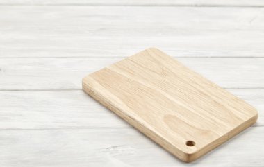 Kesme tahtası üstten görünüm ahşap arka plan beyaz ahşap arka plan kopya alanı ile tasarım için boş alan,