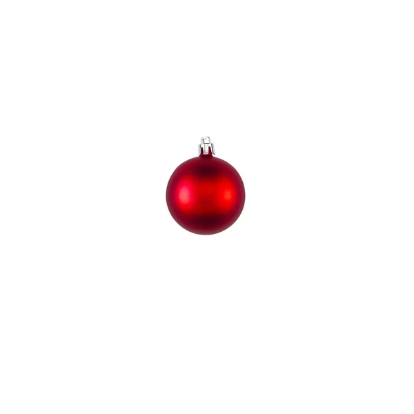 Bauble Natal Vermelho Mínimo Isolado Fundo Branco Abrir Caminho Deitado — Fotografia de Stock