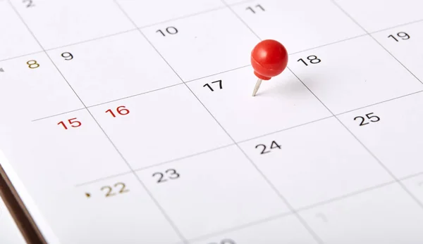 Κόκκινη Πινέζα Μια Ημερομηνία Στο Ημερολόγιο Σχεδιασμό Φόρος Ημέρα 2018 — Φωτογραφία Αρχείου