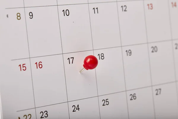 Κόκκινη Πινέζα Μια Ημερομηνία Στο Ημερολόγιο Σχεδιασμό Φόρος Ημέρα 2018 — Φωτογραφία Αρχείου