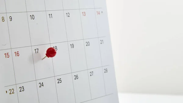 Röd Häftstift Ett Datum Kalendern Eller Planerare Skatt Dag 2018 — Stockfoto