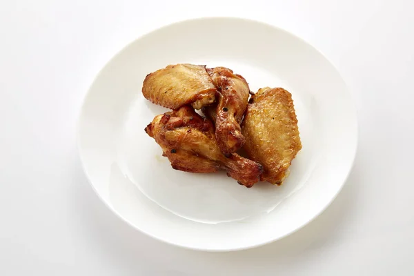 피자와 튀김된 배경에 접시에 스파게티 Chickenare — 스톡 사진