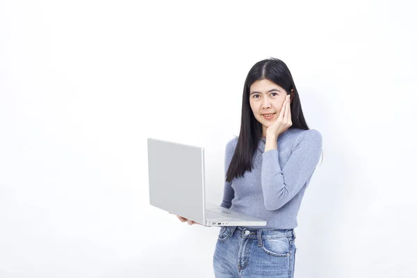 Linda Mão Mulher Asiática Segurando Voz Laptop Ativada Fundo Branco — Fotografia de Stock