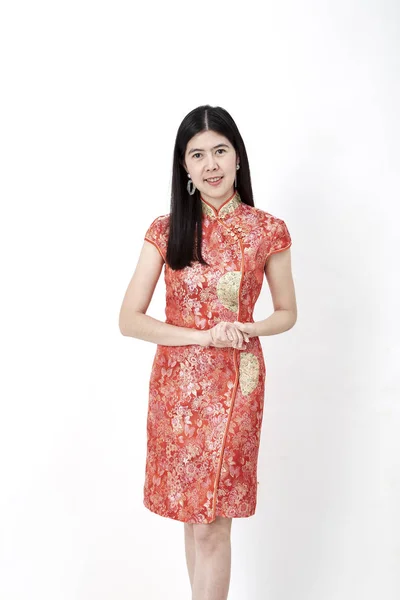 Mujer Asiática Con Vestido Chino Rojo Sobre Fondo Blanco Promover — Foto de Stock