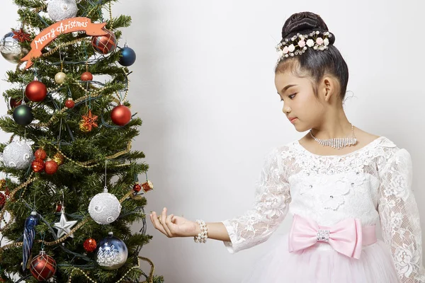 Joyeux Noël Joyeuses Fêtes Mignon Petit Enfant Asiatique Fille Décore — Photo