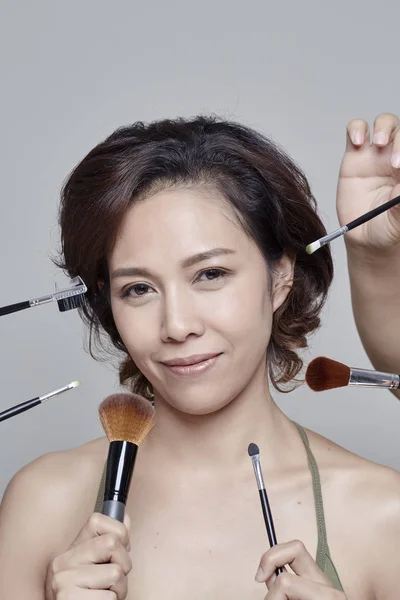 Makyaj Kavramı Asyalı Kadın Güzellik Yüz Koyarak Maskara Karşı Birçok — Stok fotoğraf