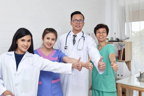 Grupo Asiático Pessoas Saúde Médico Profissional Que Trabalha Consultório Hospitalar — Fotografia de Stock