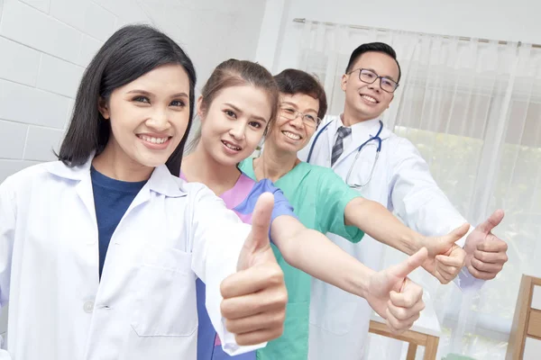 Asiatische Gesundheitspersonalgruppe Professioneller Arzt Der Krankenhausbüros Oder Kliniken Mit Anderen — Stockfoto