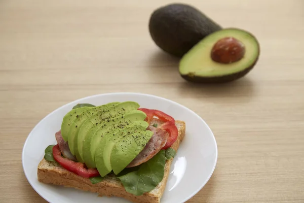 Sándwiches Saludables Con Aguacate Con Pan Centeno Cortado Espolvorear Con — Foto de Stock