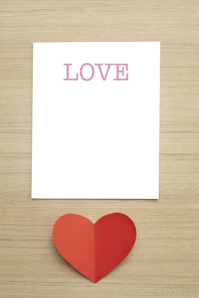Valentinstag Rotes Papierherz Auf Abstraktem Holzgrund Mit Für Textliebe Und — Stockfoto