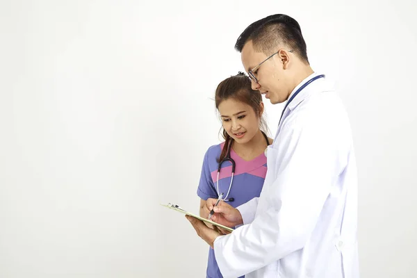 Doutor Com Enfermeira Trabalhar Numa Clínica Médica Dois Funcionários Hospital — Fotografia de Stock