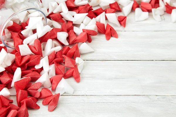 Valentinstag Symbolisiert Liebe Rote Und Weiße Origami Herzen Glasflasche Weißen — Stockfoto