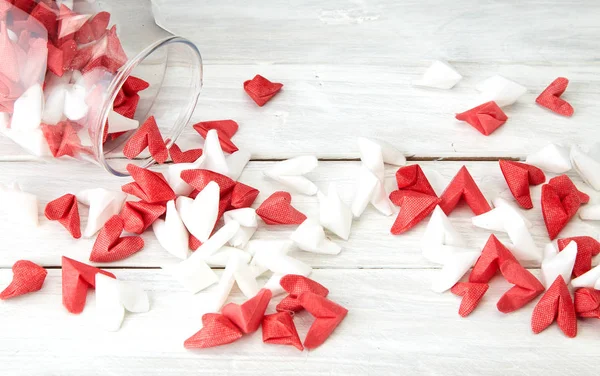Valentinstag Symbolisiert Liebe Rote Und Weiße Origami Herzen Glasflasche Weißen — Stockfoto