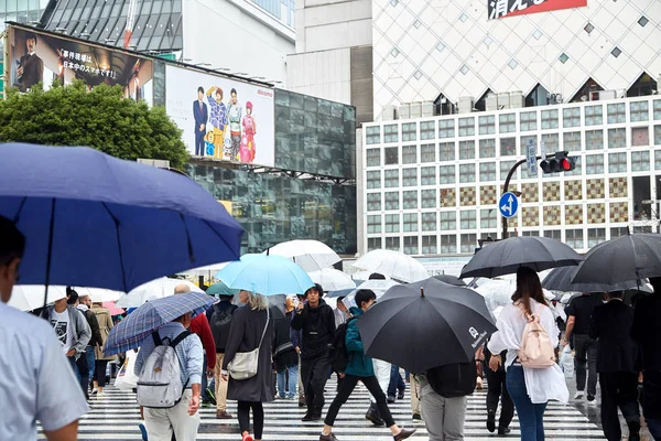 Tokyo Japan Sep 2018 Leute Mit Schirmen Auf Der Straße — Stockfoto