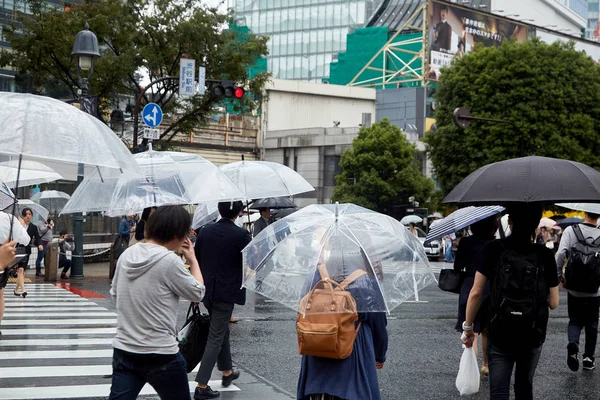 Tokyo Japan Sep 2018 Leute Mit Schirmen Auf Der Straße — Stockfoto