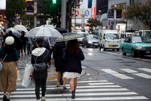 Tokyo Giappone Settembre 2018 Persone Che Tengono Gli Ombrelli Strada — Foto Stock