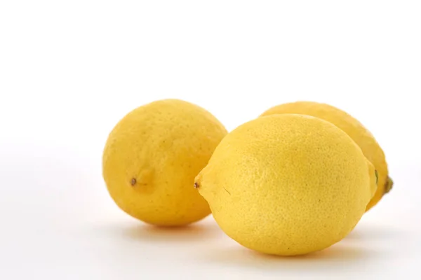 Tři Zralé Citrony Izolované Bílém Pozadí Prázdné Místo — Stock fotografie